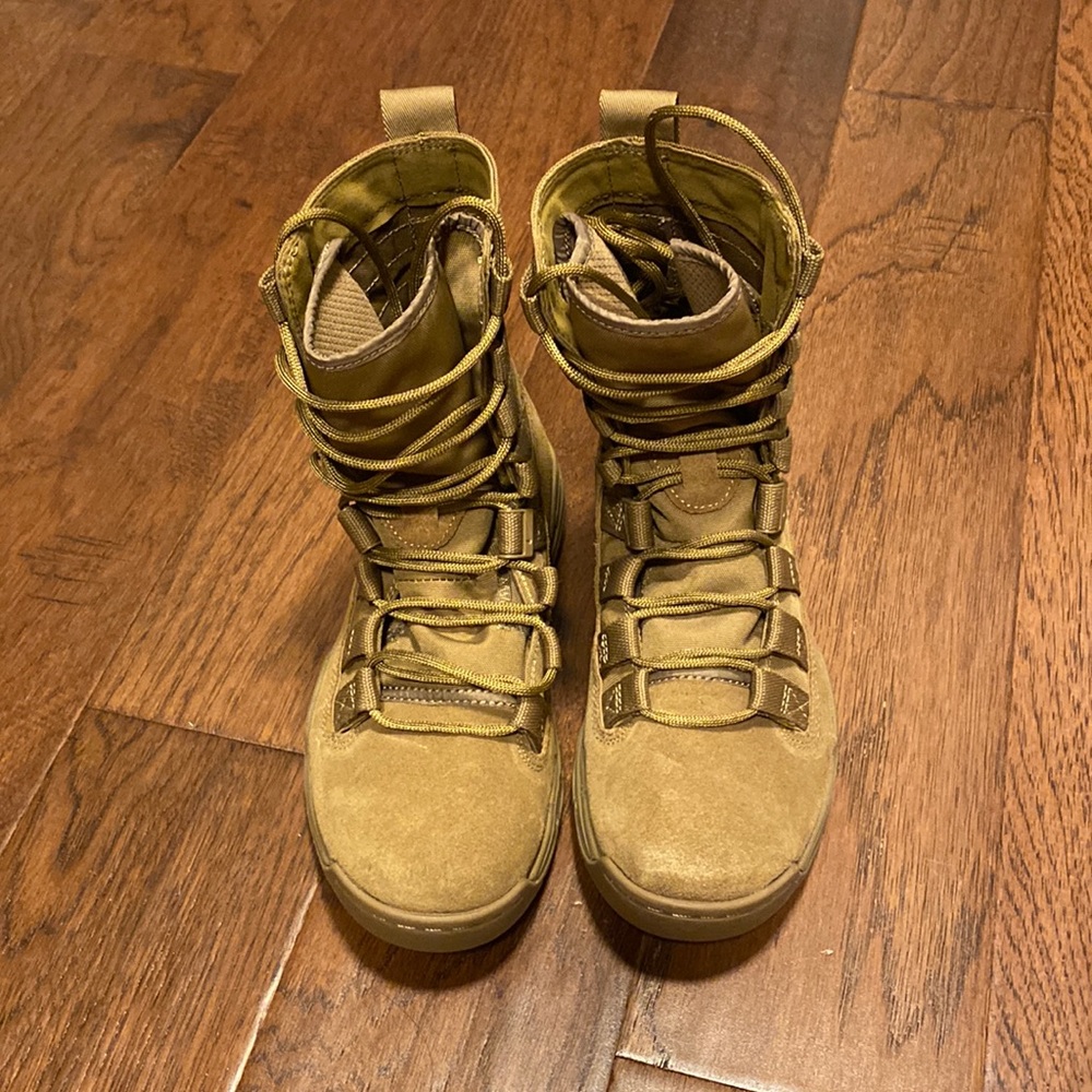 Nike SFS boots
